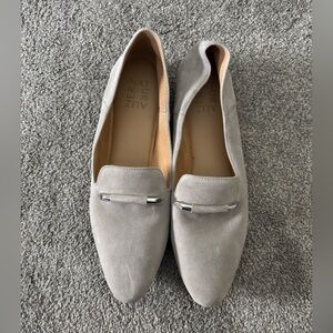 Naturalizer Grey Flat - Size 10